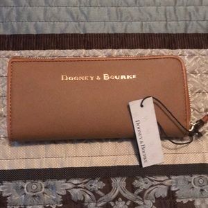 Dooney &Bourke wallet